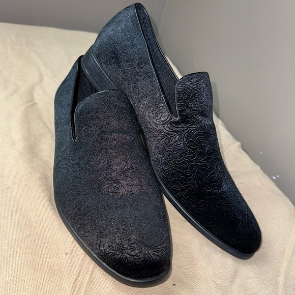 Elegant Black Embossed Men's Loafers - Picture 1 of 12